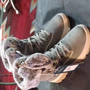 Roxy Yuma Women's Faux Fur Lace Up Boots NWT Size 7.5